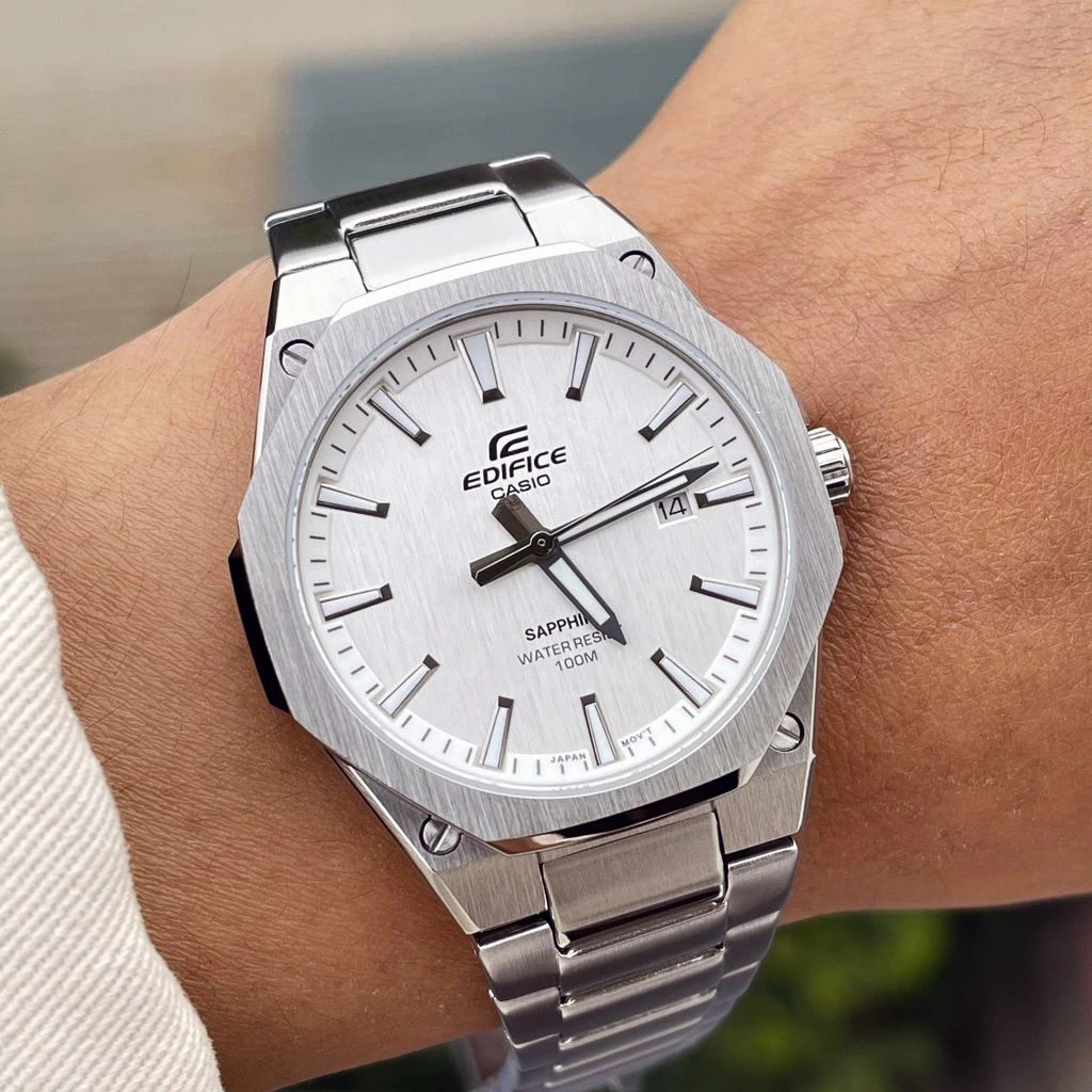Zegarek męski Casio Edifice EFR-S108D-7AVUEF na bransolecie srebrnej, biała tarcza - zdjęcie 2 Zegarek męski Casio Edifice EFR-S108D-7AVUEF na bransolecie srebrnej, biała tarcza - zdjęcie 2