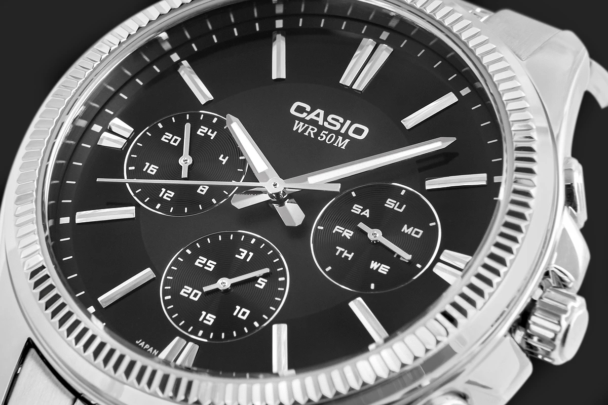 Zegarek męski Casio MTP-1375D-1AVDF na srebrnej bransolecie, czarna tarcza - zdjęcie 4 Zegarek męski Casio MTP-1375D-1AVDF na srebrnej bransolecie, czarna tarcza - zdjęcie 4