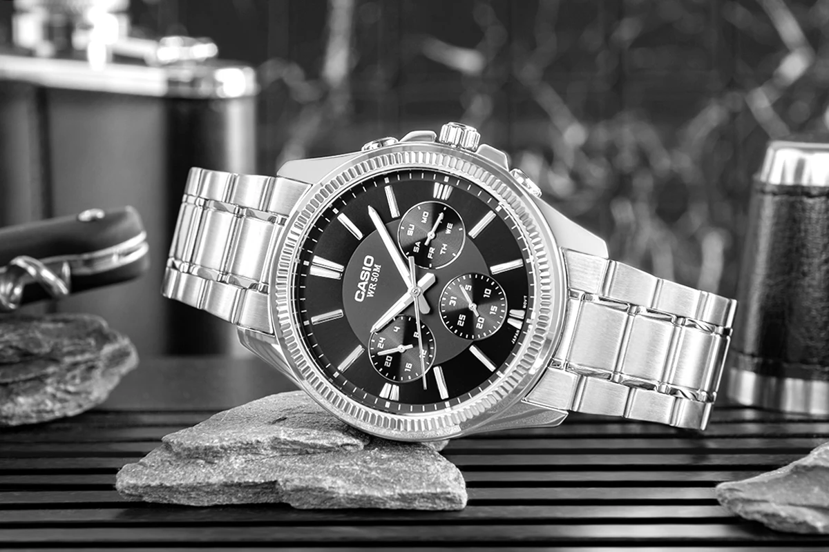 Zegarek męski Casio MTP-1375D-1AVDF na srebrnej bransolecie, czarna tarcza - zdjęcie 6 Zegarek męski Casio MTP-1375D-1AVDF na srebrnej bransolecie, czarna tarcza - zdjęcie 6