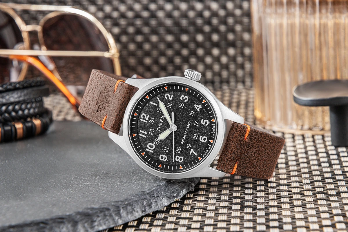 Zegarek męski Timex Expedition Field Solar TW2V64200 na pasku brązowym, czarna tarcza, WR100 - zdjęcie 6 Zegarek męski Timex Expedition Field Solar TW2V64200 na pasku brązowym, czarna tarcza, WR100 - zdjęcie 6