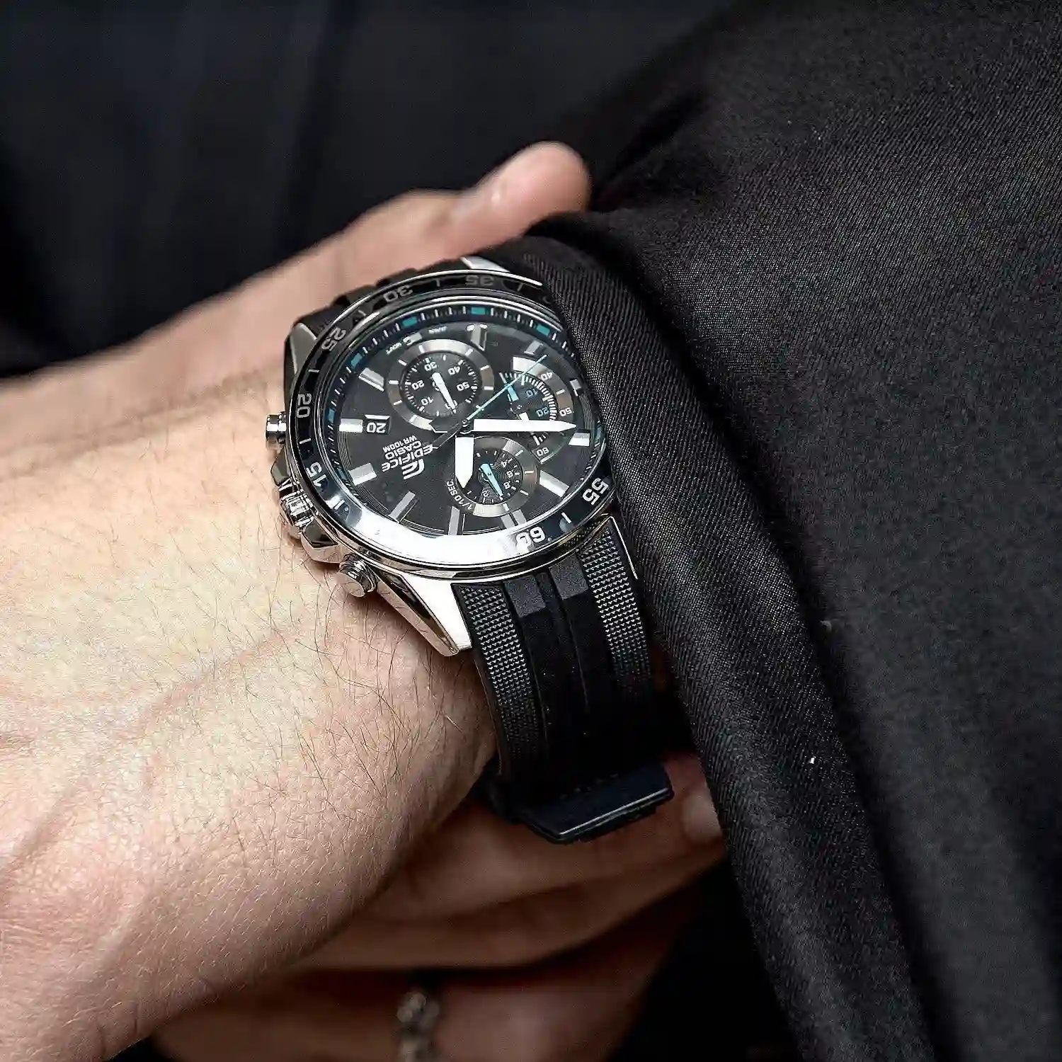 Zegarek męski Casio Edifice EFV-550P-1AVUEF na czarnym pasku, czarna tarcza - zdjęcie 3 Zegarek męski Casio Edifice EFV-550P-1AVUEF na czarnym pasku, czarna tarcza - zdjęcie 3