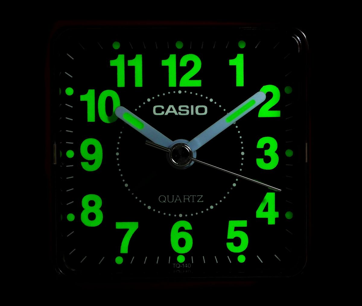 Budzik na baterię Zegar ze wskazówkami CASIO TQ-140-4EF - zdjęcie 4 Budzik na baterię Zegar ze wskazówkami CASIO TQ-140-4EF - zdjęcie 4