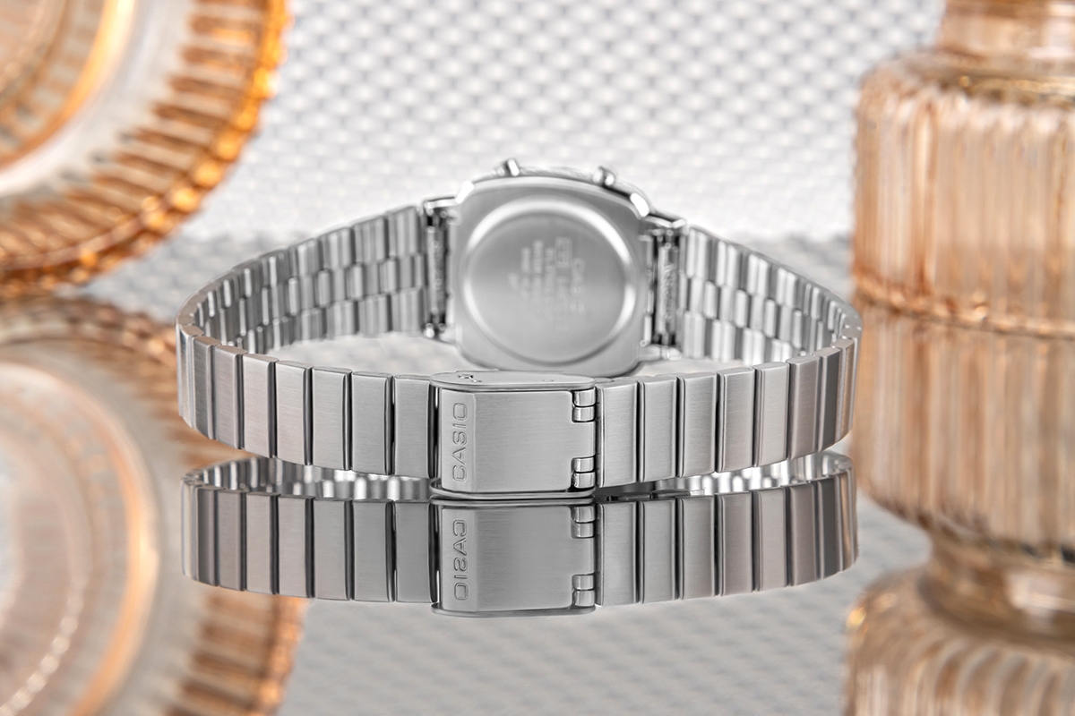 Zegarek damski Casio Vintage LA670WEA-7EF na bransolecie srebrnej, szara tarcza - zdjęcie 7 Zegarek damski Casio Vintage LA670WEA-7EF na bransolecie srebrnej, szara tarcza - zdjęcie 7