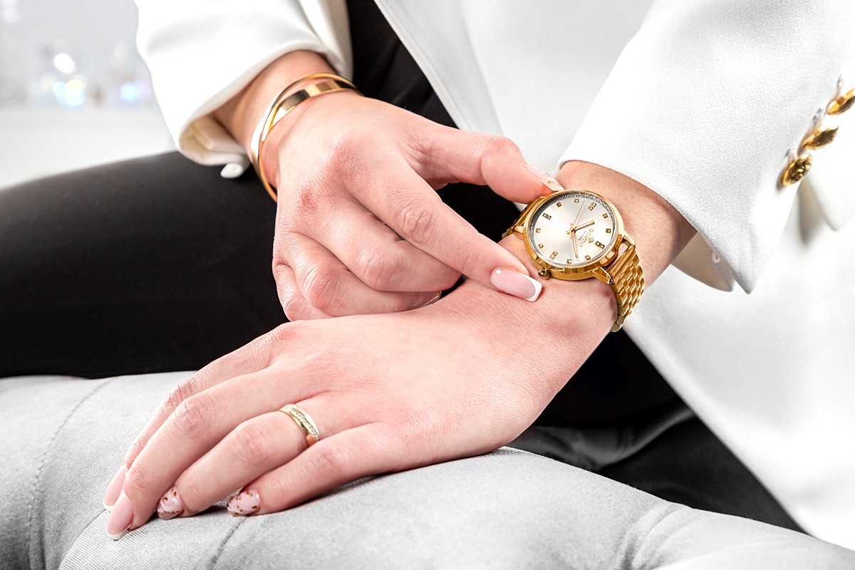 Zegarek damski Giewont Sapphire GW7370-B3 na bransolecie różowozłotej, srebrna tarcza - zdjęcie 6 Zegarek damski Giewont Sapphire GW7370-B3 na bransolecie różowozłotej, srebrna tarcza - zdjęcie 6