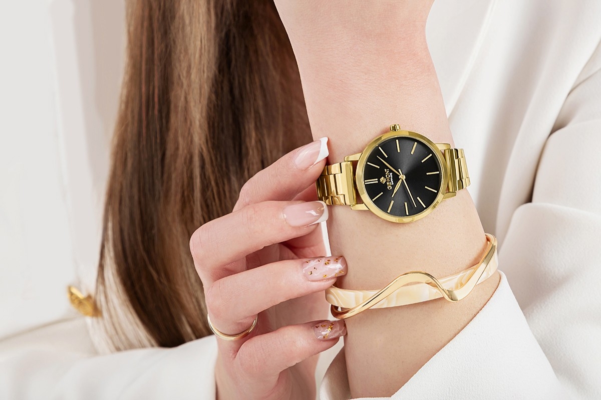 Zegarek damski Giewont Sapphire GW2360-B3 na bransolecie złotej, czarna tarcza - zdjęcie 4 Zegarek damski Giewont Sapphire GW2360-B3 na bransolecie złotej, czarna tarcza - zdjęcie 4