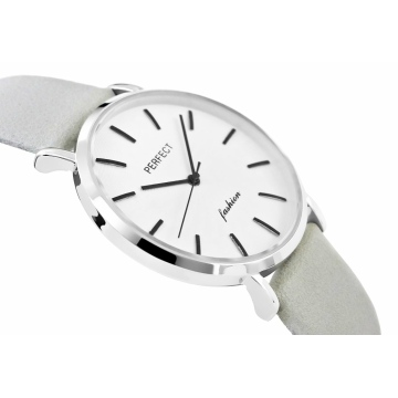 Elegancki zegarek damski marki Perfect na szarym skórzanym pasku. Tytanowe wskazówki i indeksy na białej, wzorzystej tarczy bez cyfr. Srebrna koperta zegarka w rozmiarze 36 mm.