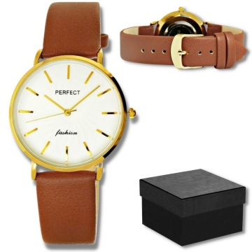 Zegarek damski marki Perfect na brązowym skórzanym pasku. Złote wskazówki i indeksy na białej, wzorzystej tarczy bez cyfr. Złota koperta zegarka w rozmiarze 36 mm.