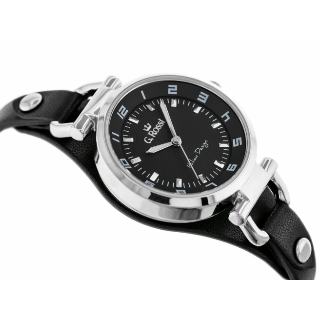 Zegarek damski marki G.Rossi na czarnym, skórzanym pasku z podkładką. Srebrne, fluorescencyjne wskazówki na czarnej tarczy. Srebrna koperta zegarka o średnicy 32 mm.