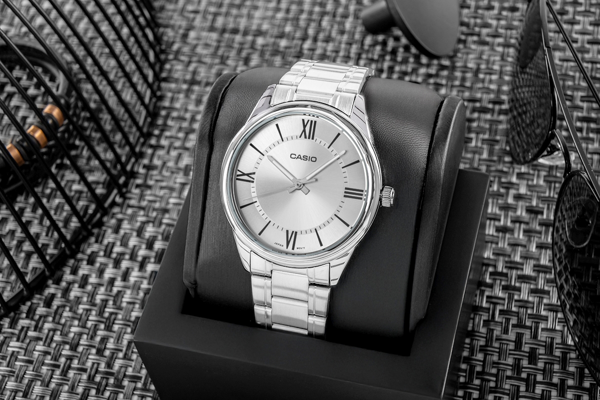 Zegarek męski Casio MTP-V005D-7B5UDF na srebrnej bransolecie, srebrna tarcza - zdjęcie 5 Zegarek męski Casio MTP-V005D-7B5UDF na srebrnej bransolecie, srebrna tarcza - zdjęcie 5