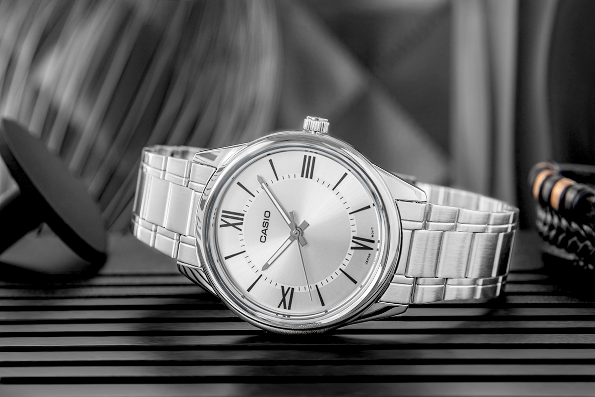 Zegarek męski Casio MTP-V005D-7B5UDF na srebrnej bransolecie, srebrna tarcza - zdjęcie 6 Zegarek męski Casio MTP-V005D-7B5UDF na srebrnej bransolecie, srebrna tarcza - zdjęcie 6