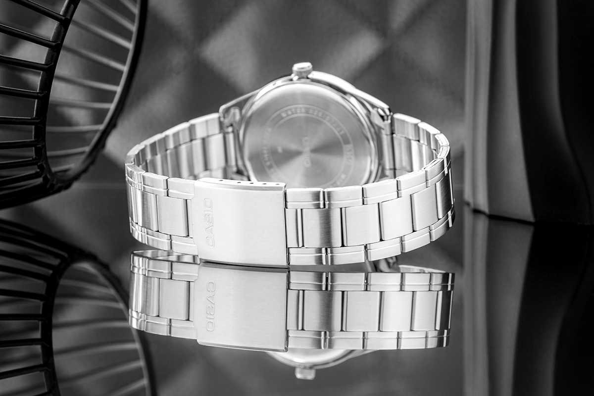 Zegarek męski Casio MTP-V005D-7B5UDF na srebrnej bransolecie, srebrna tarcza - zdjęcie 7 Zegarek męski Casio MTP-V005D-7B5UDF na srebrnej bransolecie, srebrna tarcza - zdjęcie 7