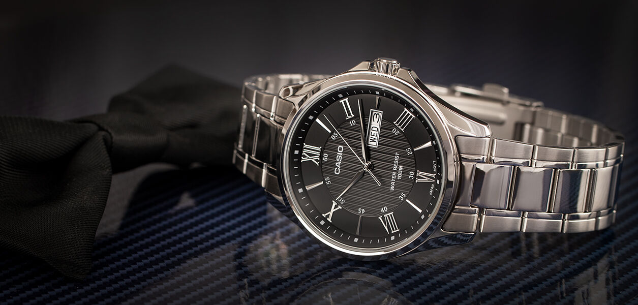 Zegarek męski Casio MTP-1384D-1AVEF na srebrnej bransolecie, czarna tarcza - zdjęcie 4 Zegarek męski Casio MTP-1384D-1AVEF na srebrnej bransolecie, czarna tarcza - zdjęcie 4