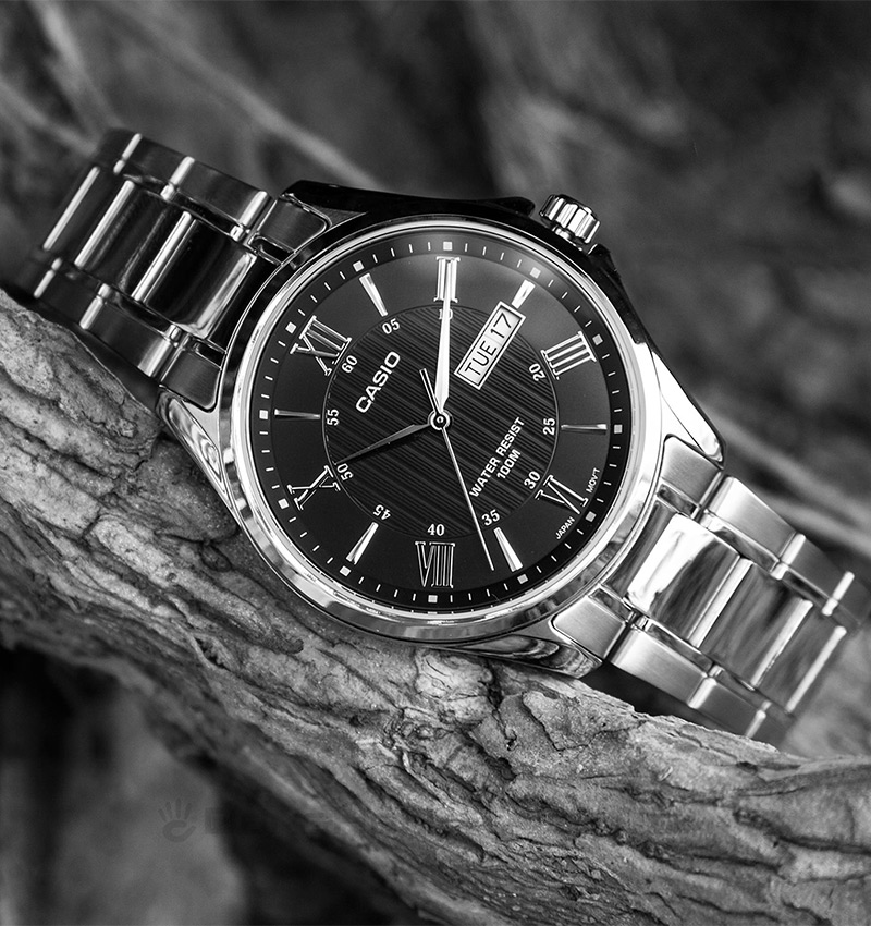Zegarek męski Casio MTP-1384D-1AVEF na srebrnej bransolecie, czarna tarcza - zdjęcie 3 Zegarek męski Casio MTP-1384D-1AVEF na srebrnej bransolecie, czarna tarcza - zdjęcie 3