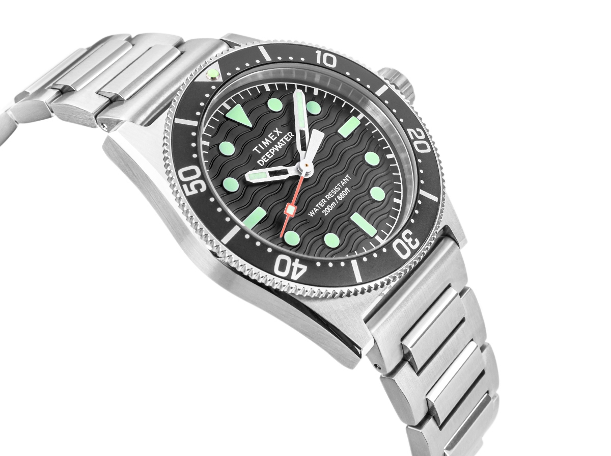 Zegarek męski TIMEX Deepwater Meridian 200 TW2W95200 na bransolecie srebrnej, czarna tarcza, WR200 - obrazek 3 Zegarek męski TIMEX Deepwater Meridian 200 TW2W95200 na bransolecie srebrnej, czarna tarcza, WR200 - obrazek 3