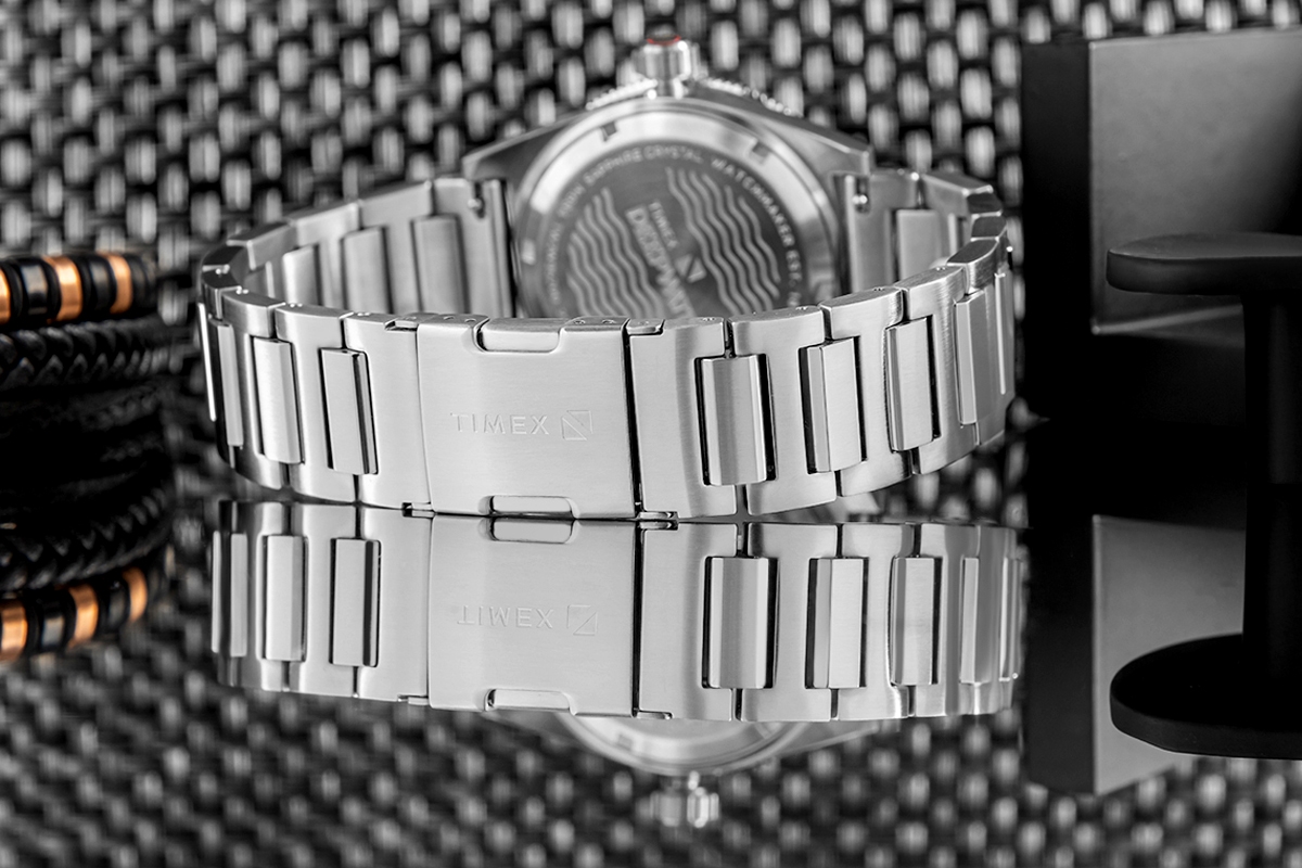 Zegarek męski TIMEX Deepwater Meridian 200 TW2W95200 na bransolecie srebrnej, czarna tarcza, WR200 - obrazek 7 Zegarek męski TIMEX Deepwater Meridian 200 TW2W95200 na bransolecie srebrnej, czarna tarcza, WR200 - obrazek 7