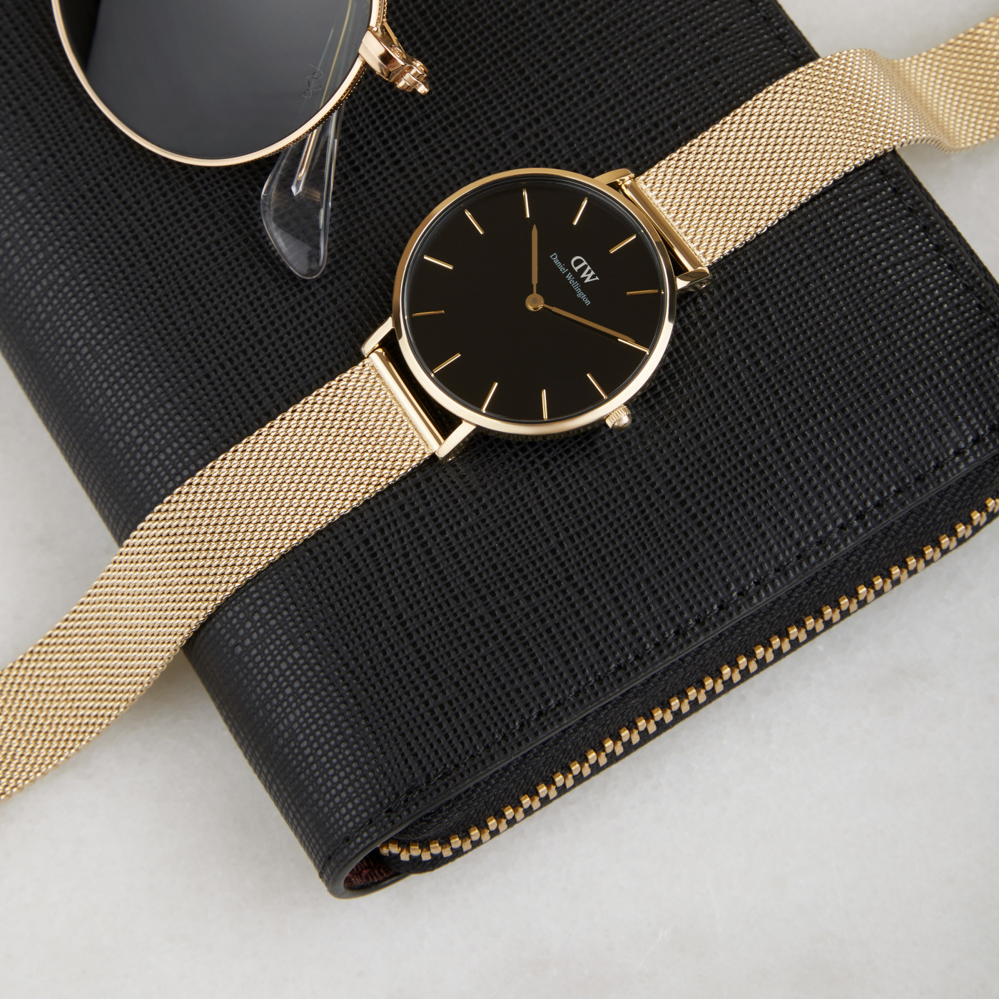 Zegarek damski Daniel Wellington DW00100347 na bransolecie złotej, czarna tarcza - zdjęcie 4 Zegarek damski Daniel Wellington DW00100347 na bransolecie złotej, czarna tarcza - zdjęcie 4