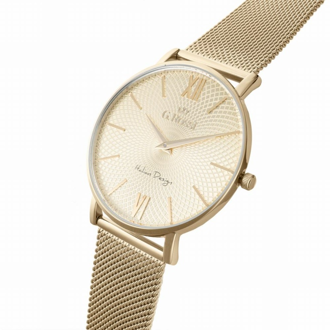 Złoty zegarek damski G.Rossi na bransolecie mesh. Złote wskazówki i indeksy na wzorzystej tarczy. Cyfry rzymskie. Koperta zegarka w rozmiarze 40 mm.